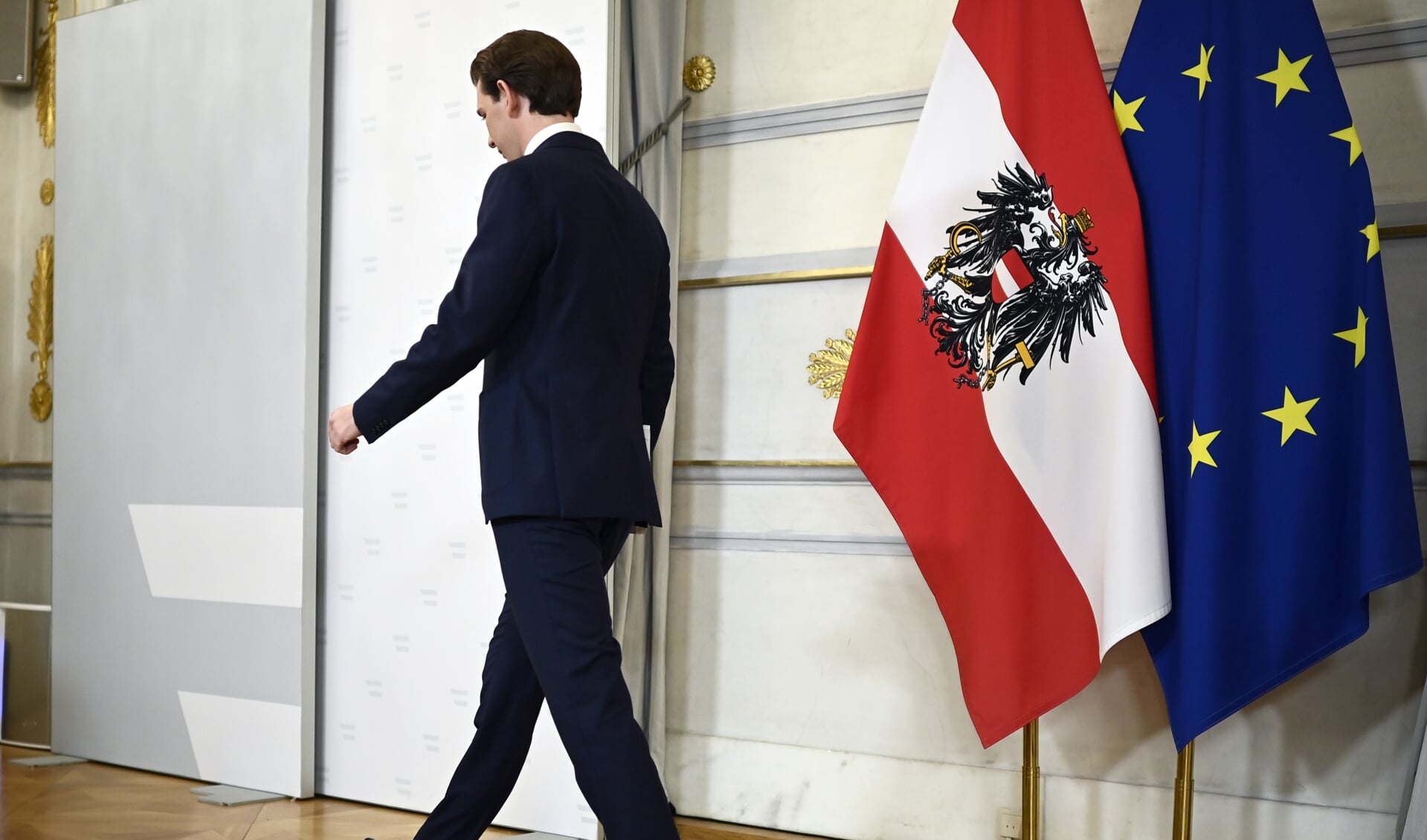 De Oostenrijkse kanselier Sebastian Kurz kondigde zaterdagavond zijn aftreden aan tijdens een persconferentie in Wenen.