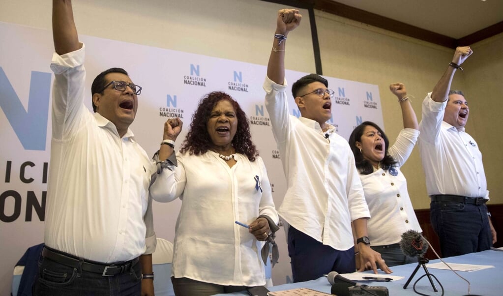 In januari nog presenteerde zich een Nationale Coalitie van oppositiekandidaten tegen president Daniel Ortega. In het midden Lesther Aléman, inmiddels gearresteerd. (beeld epa / Jorge Torres)
