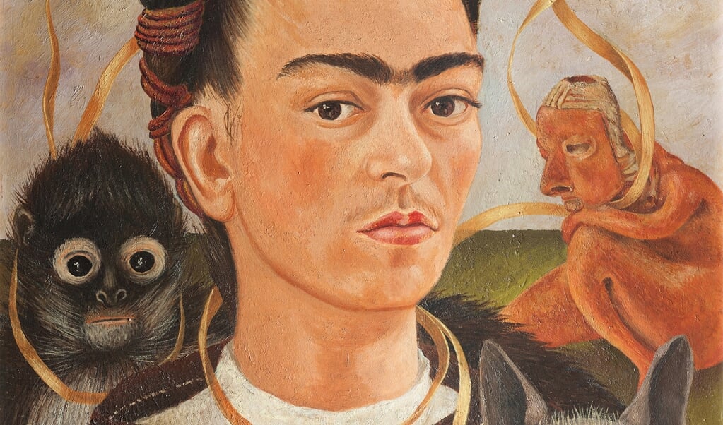 Zelfportret met aapje, 1945, olieverf op doek, Museo Dolores Olmedo, Xochimilco, Mexico. (beeld Drents Museum)