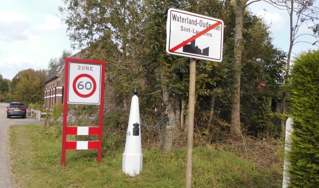 Grenspaal bij Waterland-Oudeman in Zeeuws-Vlaanderen.  (beeld wikimedia)
