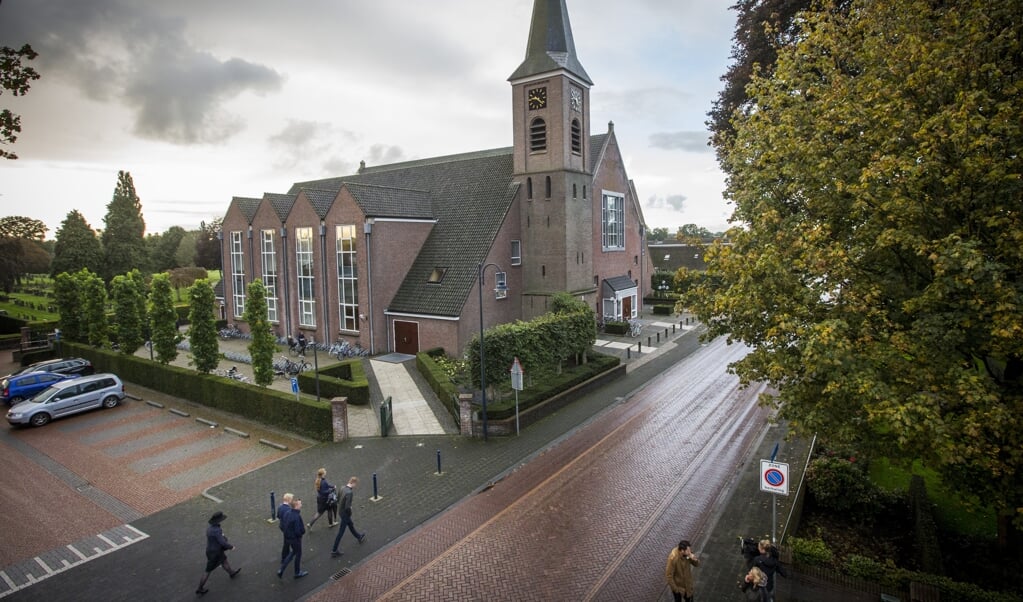 Kerken in Staphorst laten minder mensen toe tijdens de kerkdiensten en stellen doordeweekse bijeenkomsten uit.  (beeld anp / Vincent Jannink)