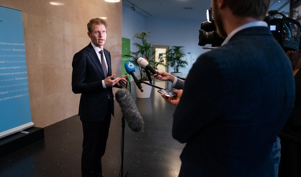 Demissionair minister Sander Dekker (Rechtsbescherming) geeft een toelichting op de aanhouding van een neef van Ridouan T., die als advocaat langere tijd toegang had tot T., hoofdverdachte in het liquidatieproces Marengo. (beeld anp / Bart Maat)