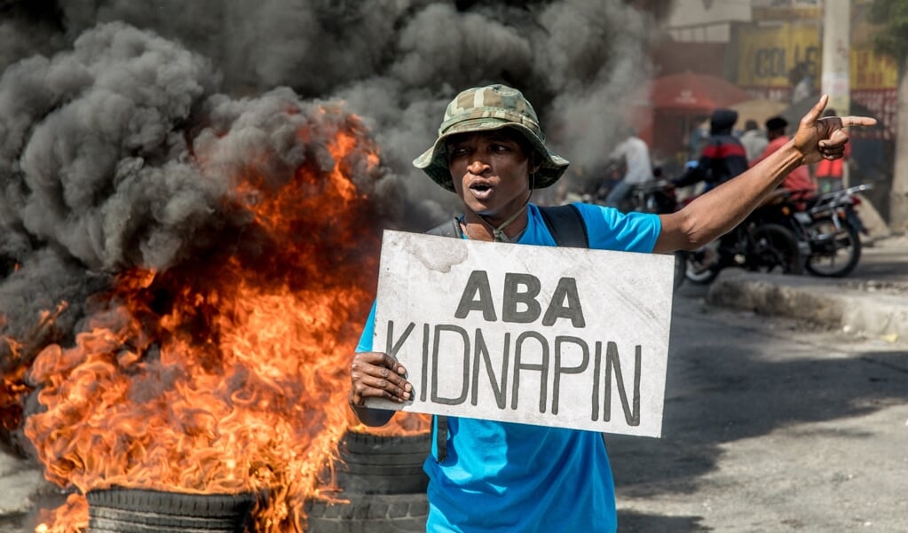 Haïtianen gaan regelmatig de straten op om te protesteren tegen de massale ontvoeringen die in het land plaatsvinden. (afp / Valerie Baeriswyl)