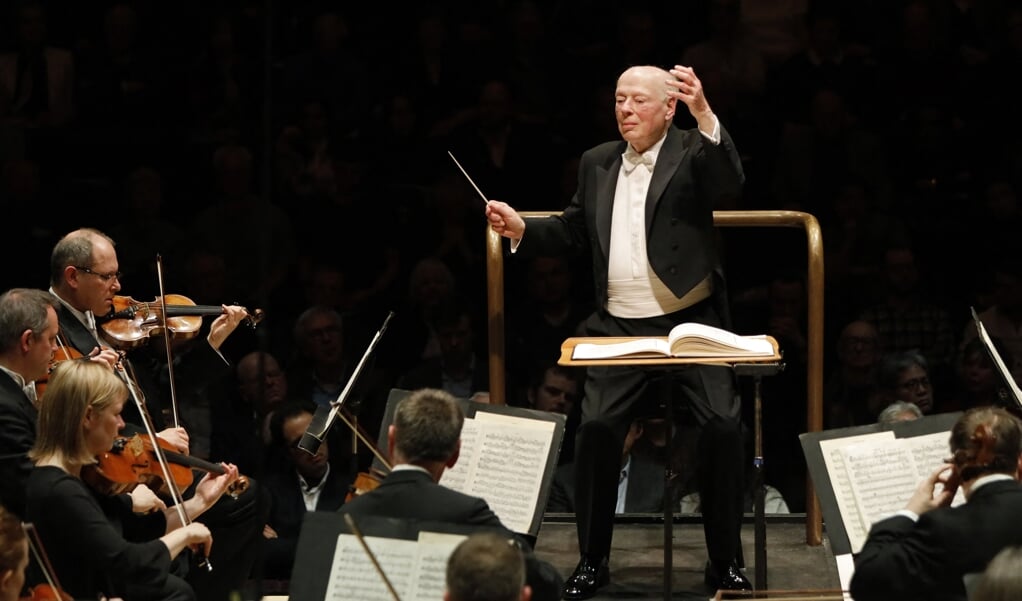 Bernard Haitink in maart 2019 voor het Londens Symonie Orkest ter gelegenheid van zijn 90e verjaardag. (beeld afp / Tolga Akmen)