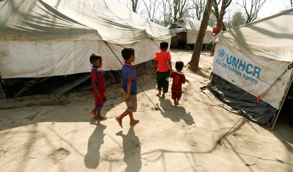 In Bangladesh verblijven meer dan een miljoen gevluchte Rohingya in overvolle tentenkampen. (beeld epa / Abir Abdullah)