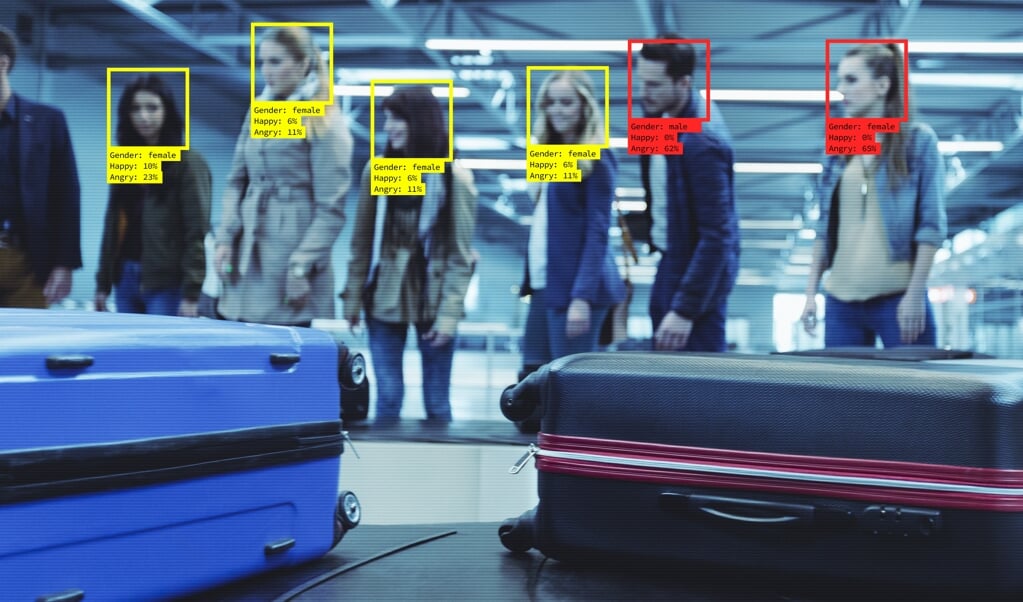 Hoe nuttig en wenselijk zijn vormen van digitale surveillancetechnologie, zoals automatische gezichtsherkenning op luchthavens, als het nut ervan vaak nog niet eens bewezen is. Terwijl er wel een prijs voor wordt betaald.  (beeld istock)