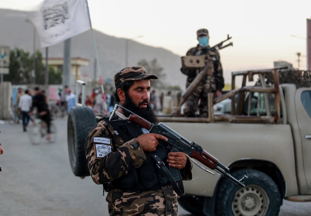 Een Talibanstrijder in Kabul.  (beeld epa / stringer)
