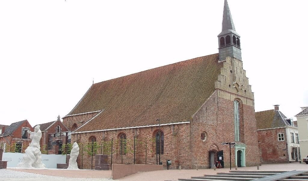 De 600 jaar oude Grote of Sint-Martinuskerk in Dokkum  (beeld reliwiki / André van Dijk)