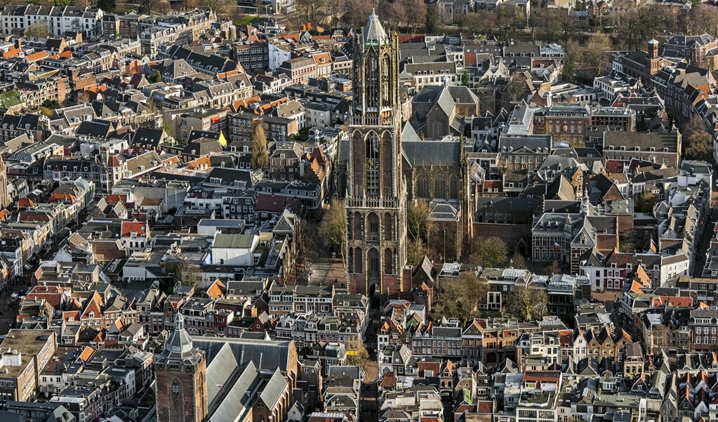 De binnenstad van Utrecht vanuit de lucht. De Theologische Universiteit vestigt zich in het noordoostelijke deel van het oude centrum. (beeld anp / John Gundlach)