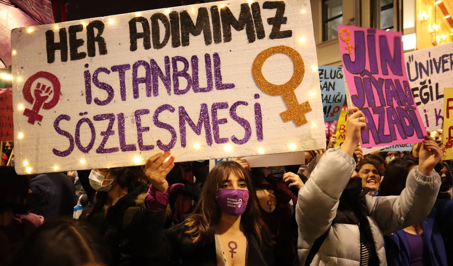 Protest op de Istiklalstraat in Istanbul.
