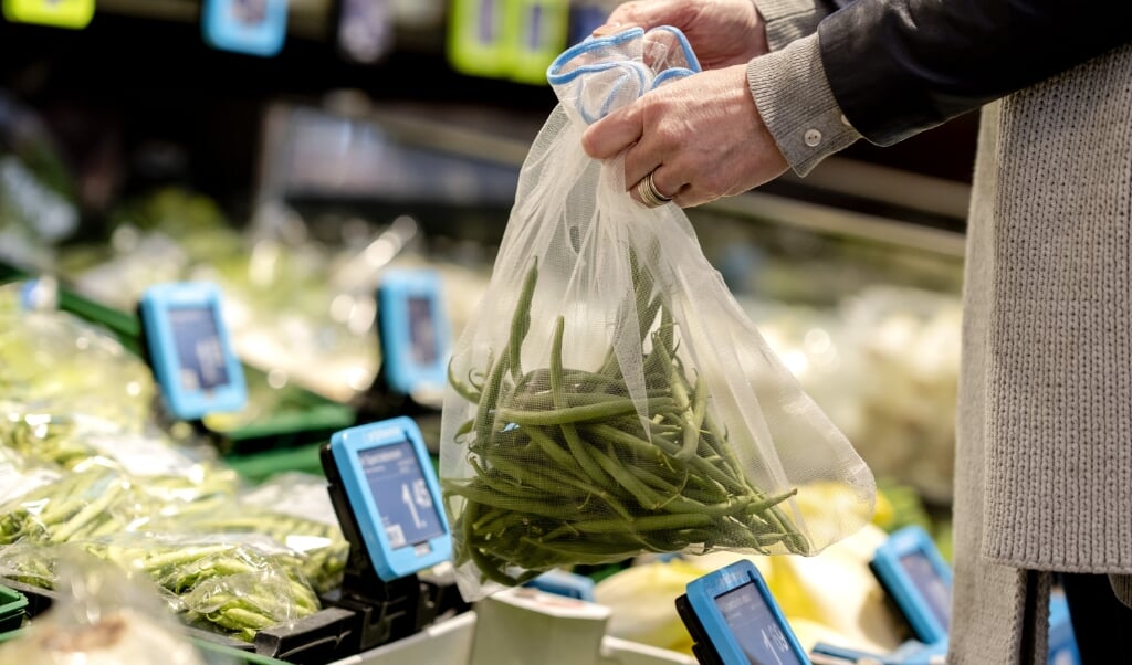 Slechts 20 procent van het voedsel in de supermarkt is 'gezond'.  (beeld anp / Sander Koning)