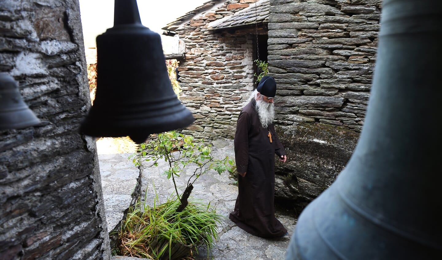Een orthodoxe monnik op de berg Athos (Griekenland).