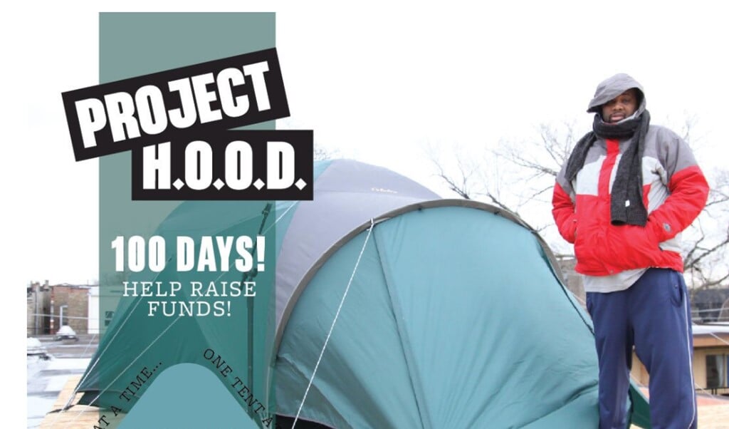 De Amerikaanse voorganger Corey Brooks van New Beginnings Church in Chicago zamelt geld in voor een nieuw buurthuis door honderd dagen in een tent te slapen. (beeld Project H.O.O.D.)