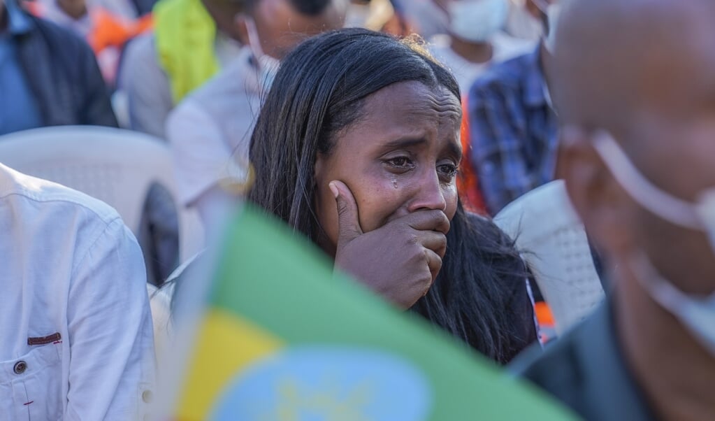 Een Ethiopische vrouw huilt tijdens een herdenking eerder deze maand van een jaar oorlog in Tigray.  (beeld epa)