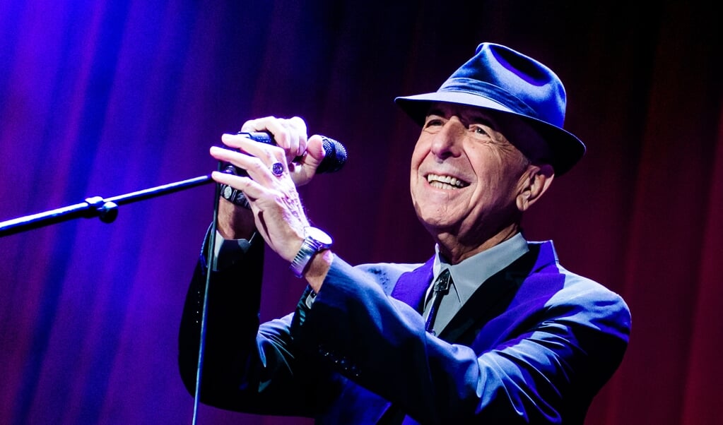 De Canadese zanger Leonard Cohen in 2013 tijdens een optreden in Ziggo Dome.  (beeld anp / Ferdy Damman)