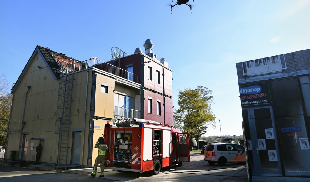 De drone kan doorgeven hoe groot een brand is, of er mensen in de buurt zijn, of de brand zich uitbreidt en welke kleur de rook heeft.  (beeld Marcel van den Bergh)