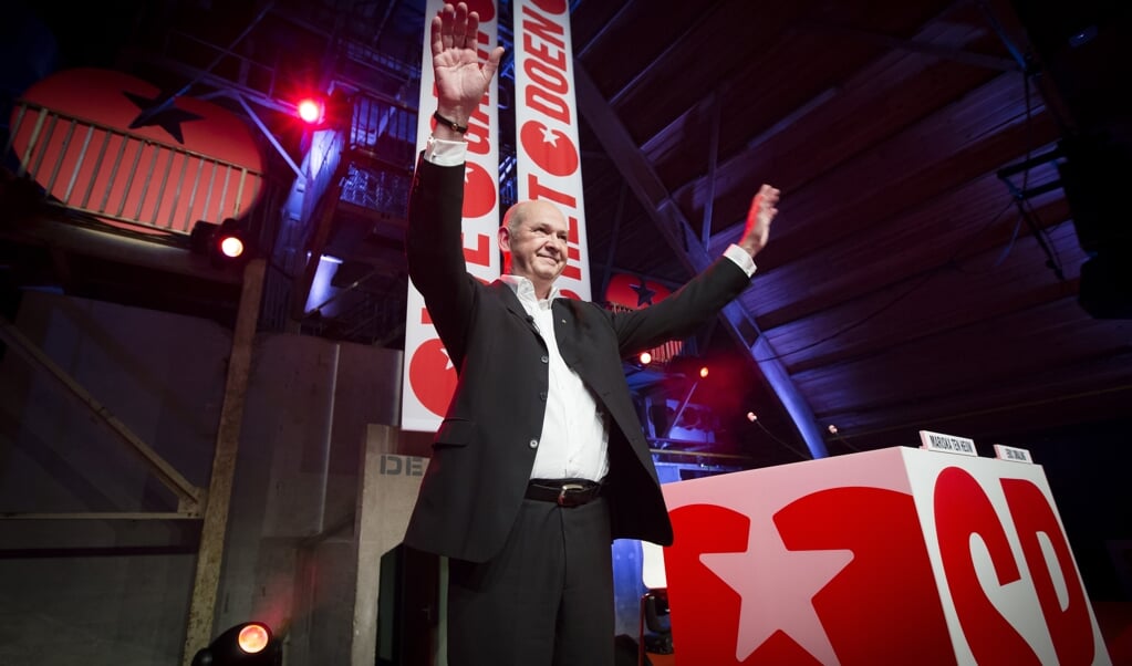 Jan Marijnissen, hier tijdens een partijcongres in 2015 als toenmalig SP-partijvoorzitter, bood onderdak aan boeren, arbeiders en mijnwerkers - hij was één van hen. (beeld anp / Bart Maat)