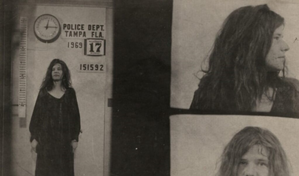 De politiefoto van Janis Joplin, een dag naar haar arrestatie.  (beeld tampa police department / wikimedia)