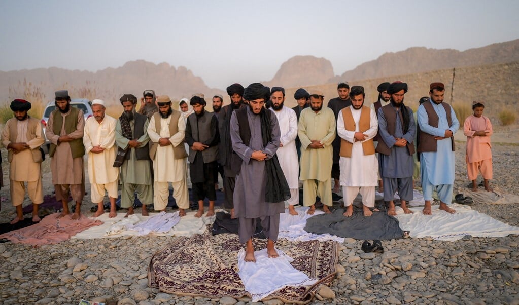 Alle Afghanen moeten roepen tot Allah om de droogte en de problemen weg te nemen, zegt Talibanpremier Akhund.  (beeld afp / Bulent Kilic)