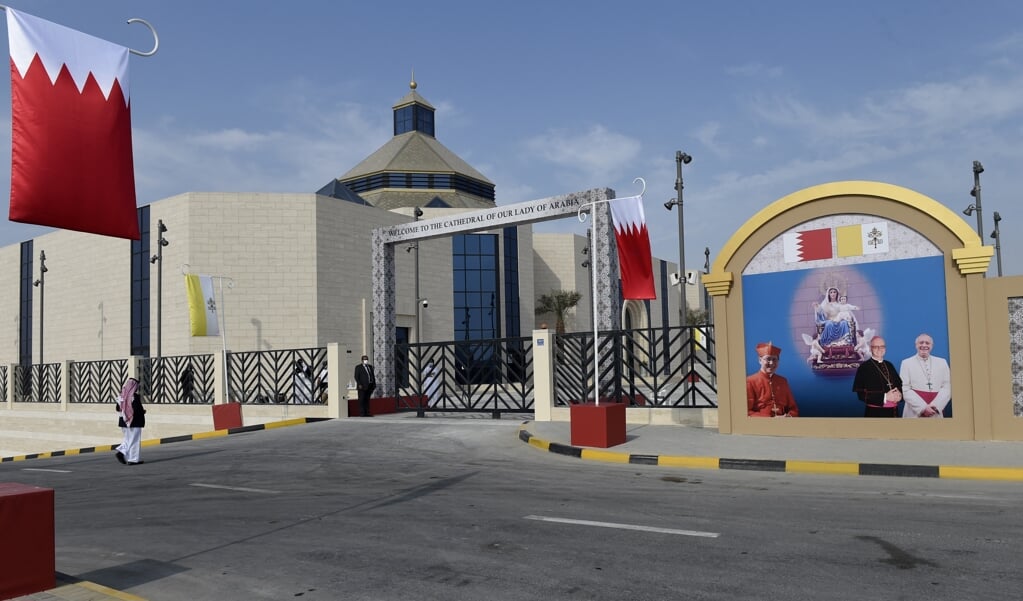De rooms-katholieke kathedraal van Onze Lieve Vrouwe van Arabië nabij de hoofdstad van Bahrein, Manama.   (beeld afp / Mazen Mahdi )