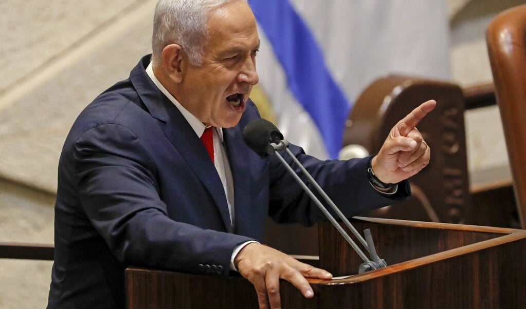 Aad Kamsteeg voelt zich niet thuis bij de harde, rechts-nationalistische politiek en nadruk op militaire macht van de Likoedpartij van Benjamin Netanyahu, die tot dit voorjaar premier van Israël was. (beeld afp / Ahmad Gharabli)