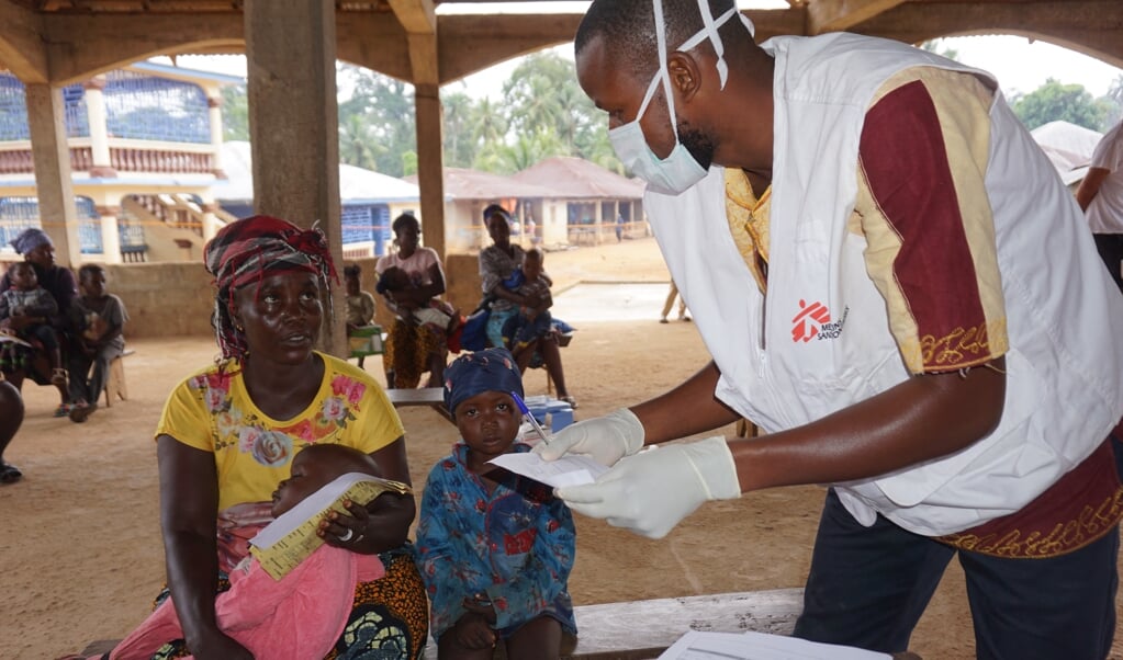 Zelfs als benodigde vaccinaties beschikbaar worden gesteld, zal het onmogelijk blijken om grote delen van de bevolking van sub-Sahara-Afrika te vaccineren tegen Covid.  (beeld Saidu Bah / afp)