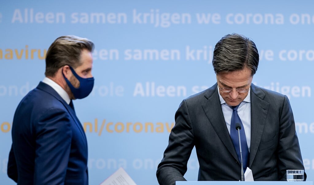 Demissionair premier Mark Rutte en minister Hugo de Jonge.  (beeld anp / Bart Maat)
