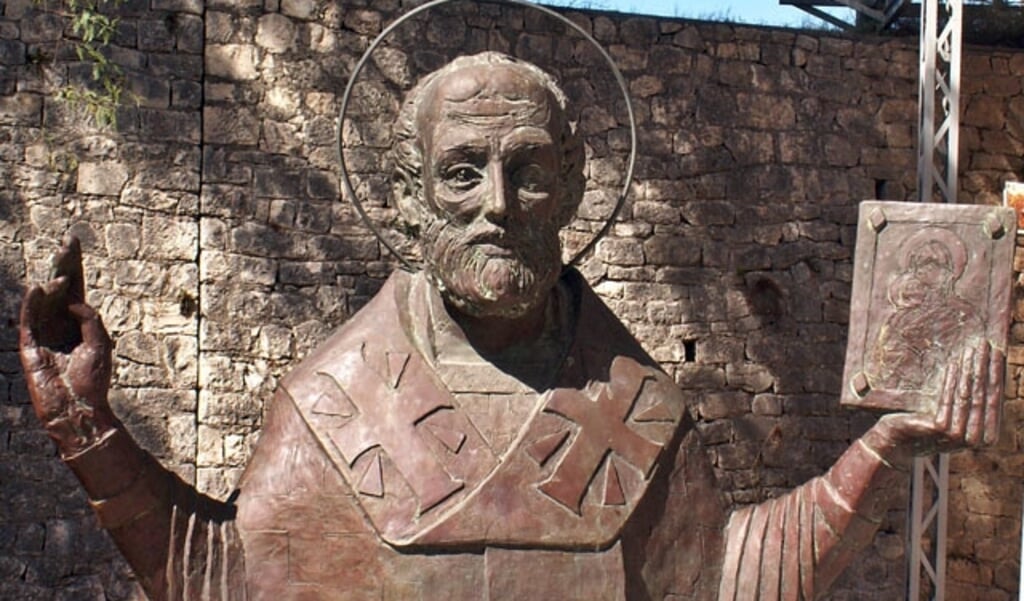 Een beeld van Sint Nicolaas in Demre in Turkije, het vroegere Myra.  (beeld wikimedia)