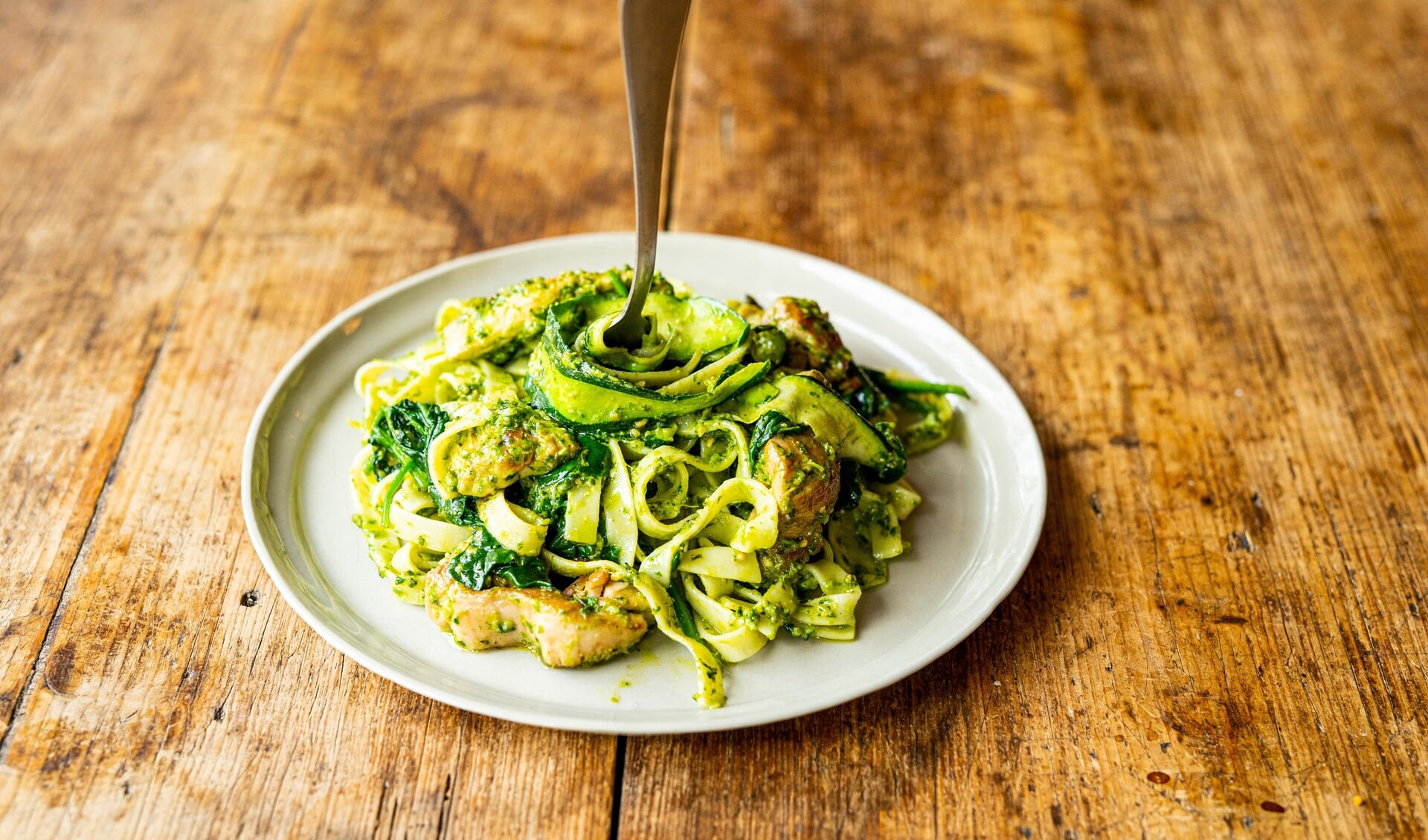 Pesto Pastafeest Met Kip Courgette En Spinazie Nederlands Dagblad De Kwaliteitskrant Van