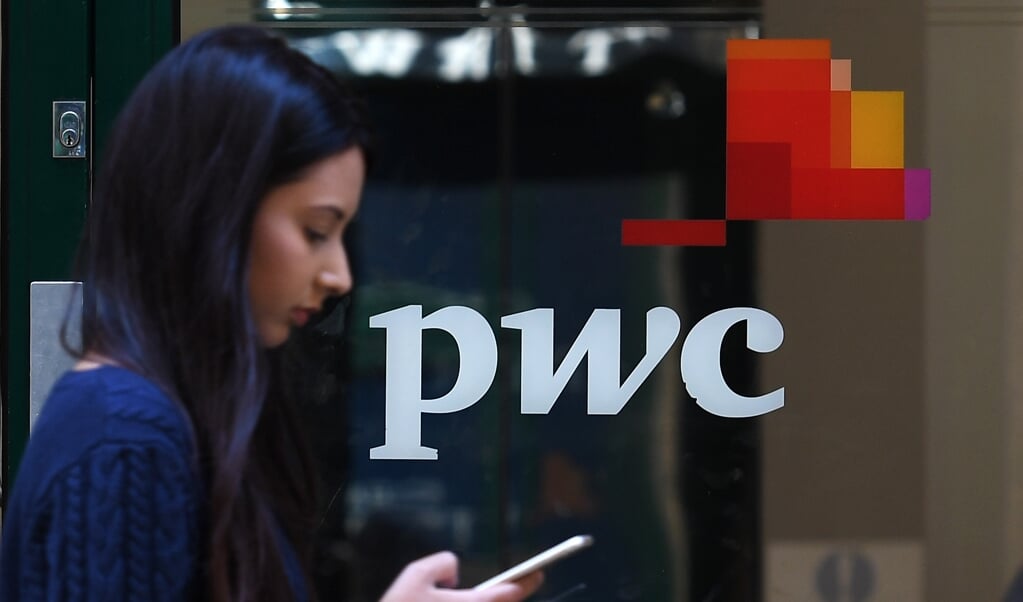 Begin dit jaar was hadden bedrijven in totaal voor 13,2 miljard euro aan belastingschuld openstaan bij de Belastingdienst. Dat bedrag is sindsdien alleen maar verder opgelopen, blijkt uit het onderzoek van adviesbureau PWC en Universiteit Leiden. (beeld epa / Andy Rain)
