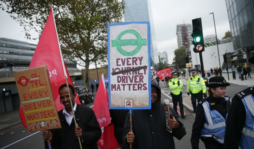 In Londen gingen in 2018 demonstranten, inclusief Uber-chauffeurs, de straat op om te pleiten voor meer rechten. (beeld afp / Daniel Leal-Olivas)