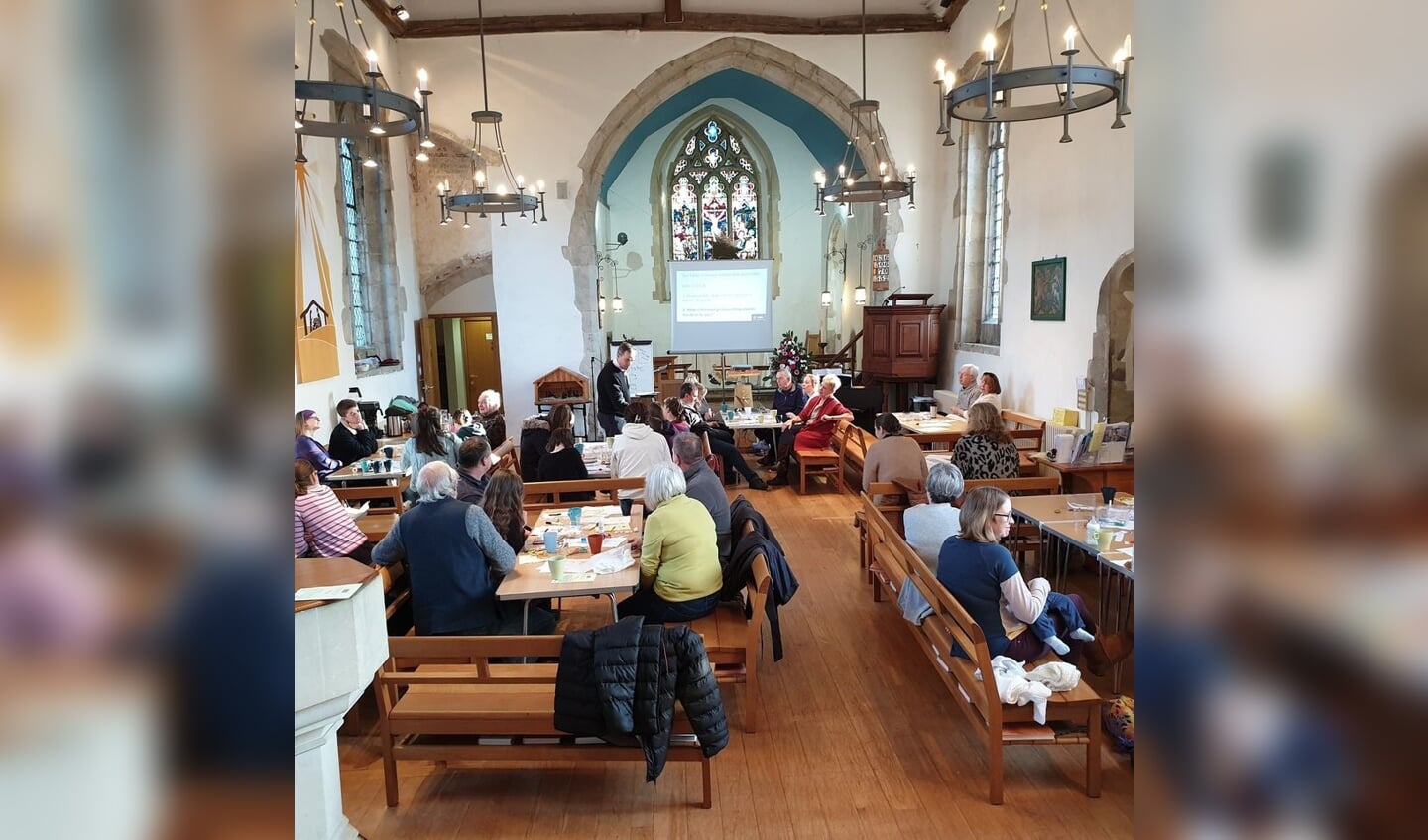 ‘Cafechurch’, een interactieve gezinsdienst in de anglicaanse kerk van Kingsnorth.