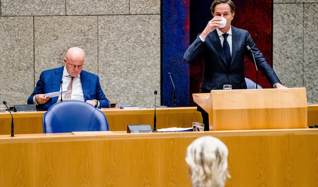 Grapperhaus en Rutte in debat met PVV-leider Wilders over de avondklok.   (beeld anp / Bart Maat)