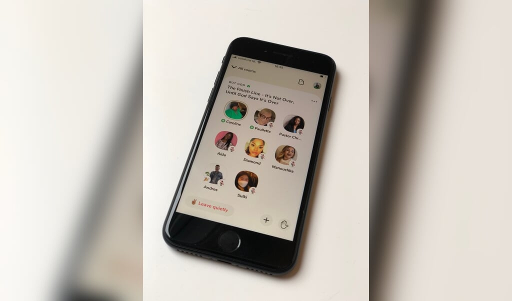 Met het nieuwe socialemediaplatform Clubhouse kun je een digitale kamer openen om een gesprek te voeren. (beeld nd)