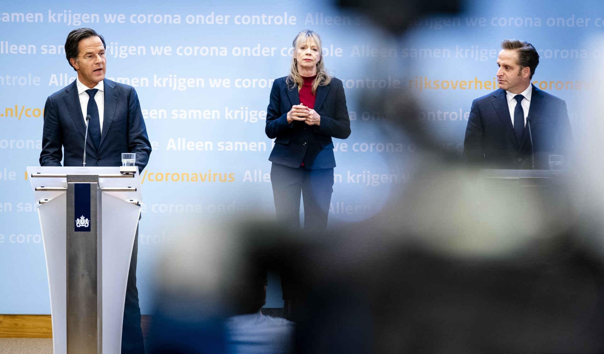 Demissionair premier Mark Rutte en demissionair minister Hugo de Jonge (Volksgezondheid, Welzijn en Sport) geven een toelichting op de coronamaatregelen in Nederland.