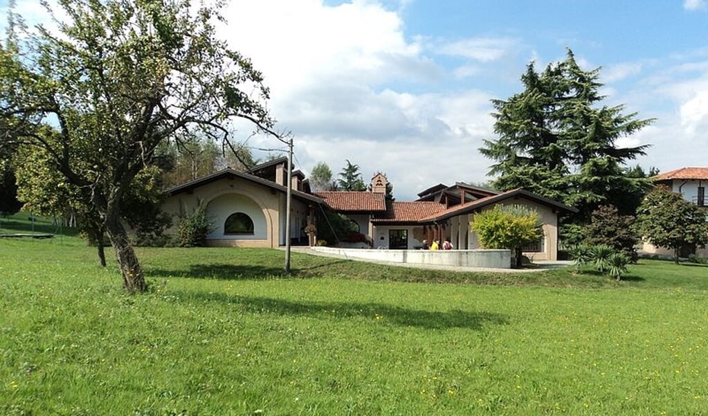 Gebouwen van de kloostergemeenschap van Bose in Noord-Italië.  (beeld wikipedia)