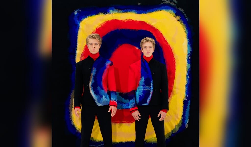De albumcover waarin het schilderij ‘Kleurenstudie, Vierkanten met concentrische cirkels’ van Wassily Kandinsky, is verwerkt.  (beeld Sanja Marušic)