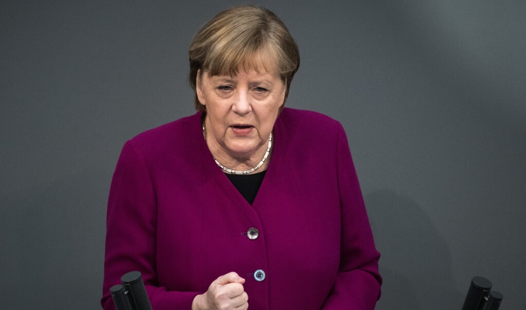 Bondskanselier Merkel heeft de aangekondigde strengere coronamaatregelen teruggedraaid. (beeld Stefanie Loos / afp)