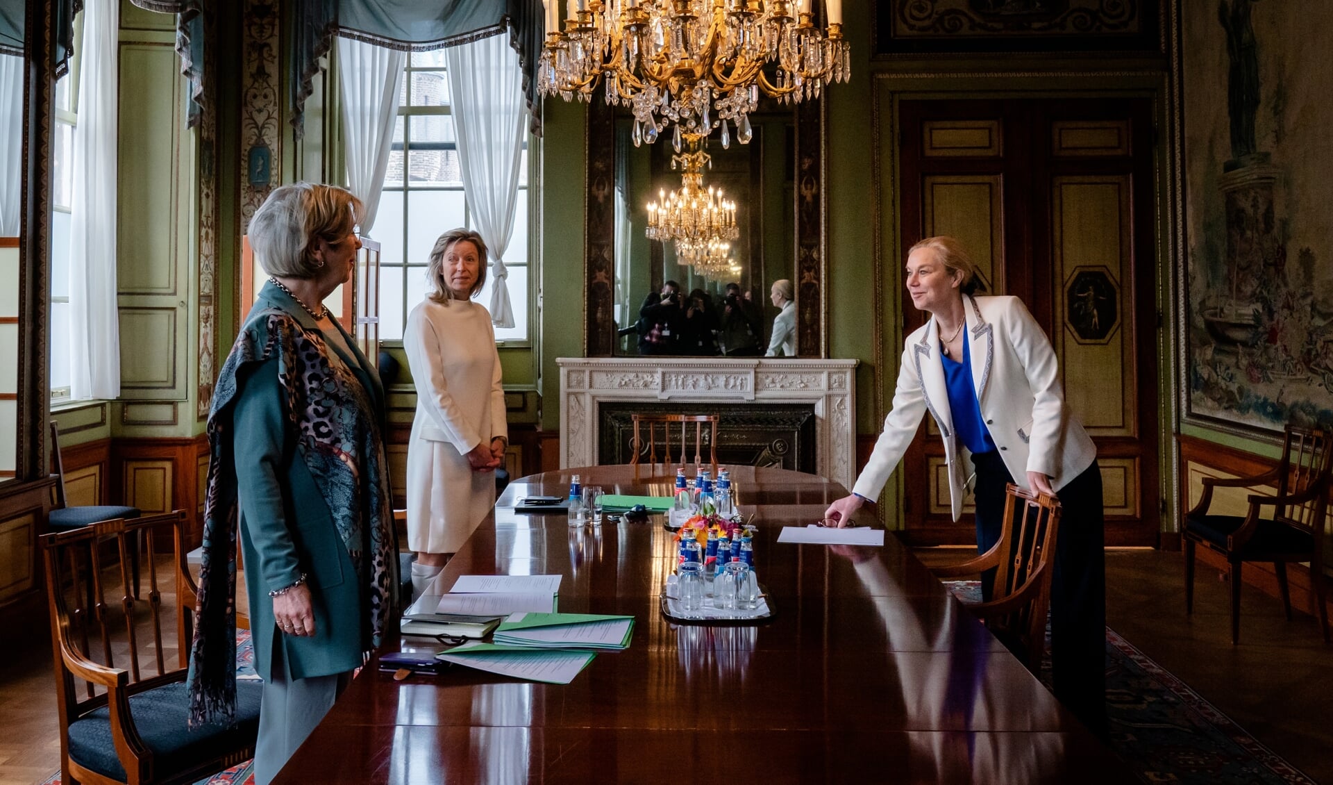 D66-leider Sigrid Kaag ging dinsdag langs bij de verkenners Jorritsma (links) en Ollongren (rechts).