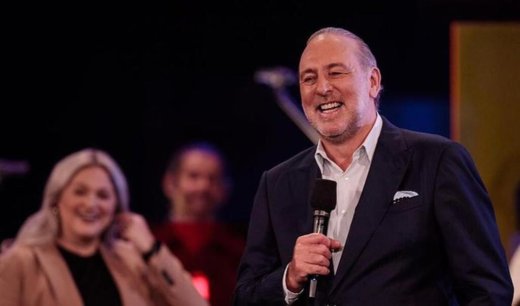 Brian Houston (67), oprichter van Hillsong Church, is uit achttien van de negentien kerkbesturen gestapt, zodat de besturen door kunnen gaan met ‘optimaal functioneren’. (beeld Instagram)