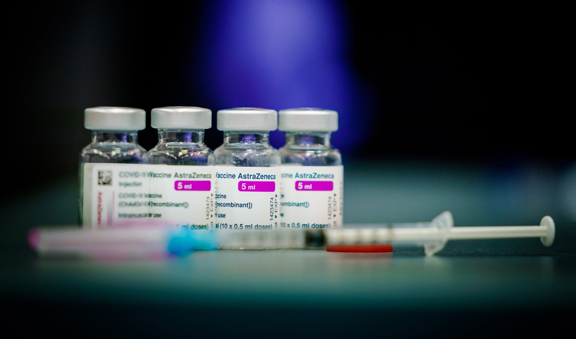  Bij de afweging of je je wel of niet laat vaccineren met AstraZeneca bestaan geen foute keuzes, zegt Theo Boer.
