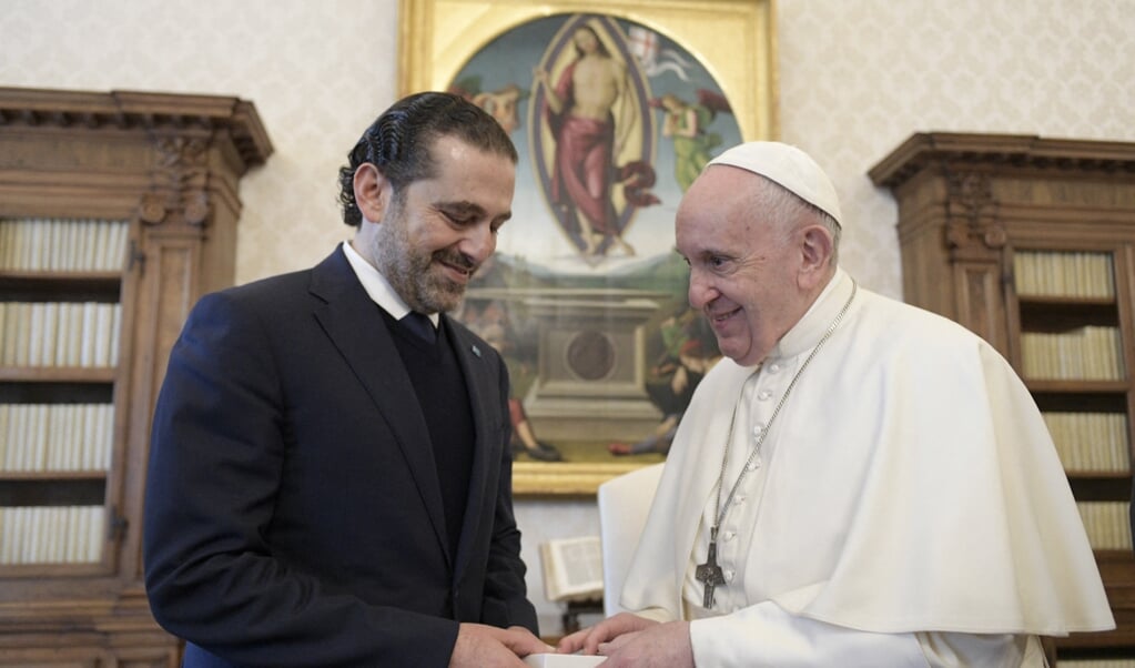 Paus Franciscus ontving donderdag de toekomstige Libanese minister-president Saad Hariri. (beeld afp / Vatican Media)