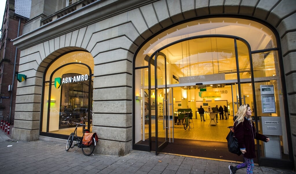 ABN Amro verhoogt de tarieven en verlaagt de grens voor negatieve rente. (beeld anp / Remko de Waal)