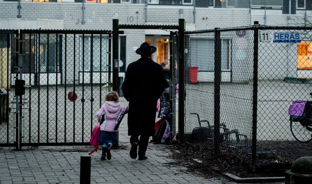 De orthodox-joodse school in Amsterdam negeerde de blauwe plekken waarmee Dina-Perla Portnaar op school verscheen.  (beeld anp / Robin van Lonkhuijsen)