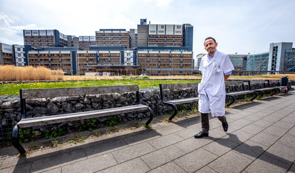 Jerry Braun, voorzitter van de Vereniging voor Thoraxchirurgie, bij het LUMC: ‘Mensen hebben nog begrip voor uitstel ook.’ (beeld Raymond Rutting)