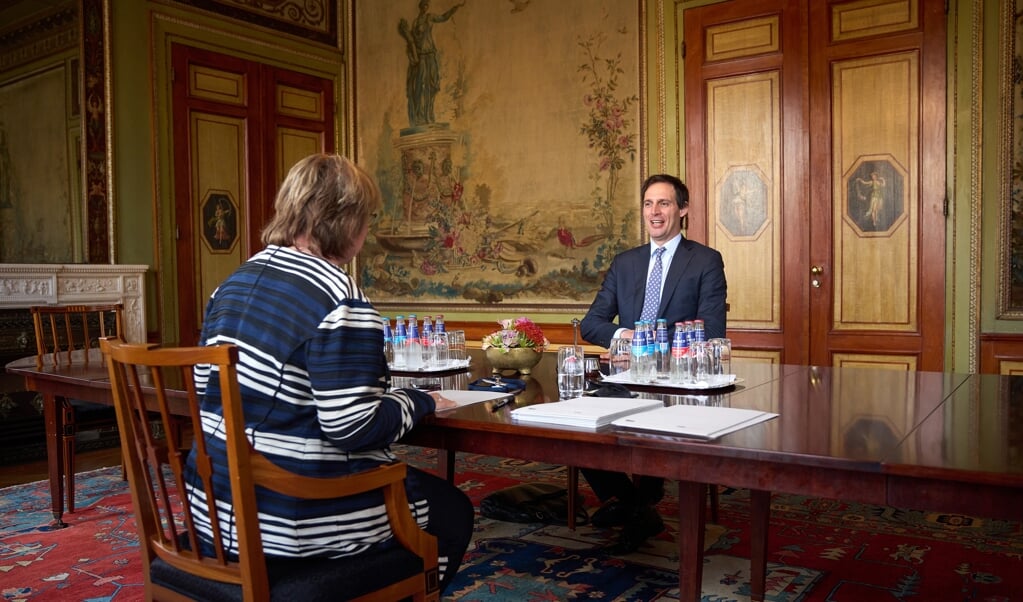 Informateur Mariëtte Hamer ontvangt fractievoorzitter Wopke Hoekstra (CDA). (beeld anp / Phil Nijhuis)