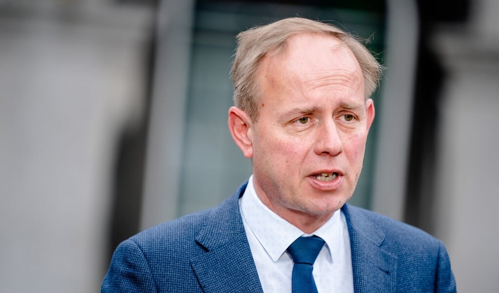 Van der Staaij adviseert de nieuwe Kamerleden ook zich te beperken. ‘Je kunt rennen van het ene naar het andere debat, maar je kunt ook selectiever zijn.' (beeld anp / Bart Maat)