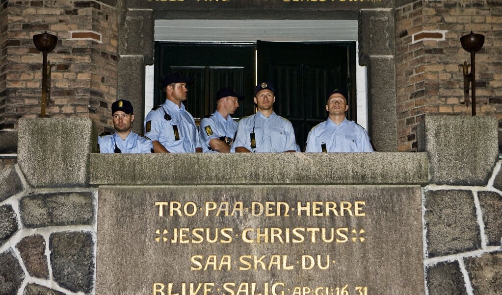 Denemarken heeft al jaren een streng migratiebeleid. In 2009 viel de politie een kerk in Kopenhagen binnen om asielzoekers op te pakken. (beeld afp / Hagemann Bro Andreas)