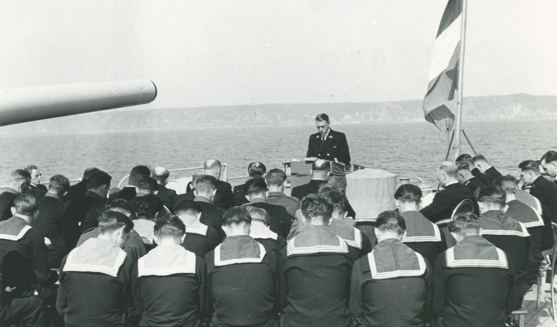 Tot in de jaren 60 van de vorige eeuw waren kerkdiensten aan boord van marineschepen verplichte kost. 