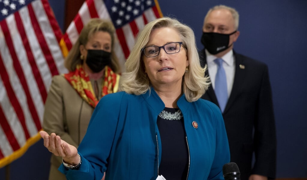 Liz Cheney, nummer drie van het Republikeinse leiderschap in het huis van Afgevaardigden, moest van Donald Trump van haar leiderschap worden beroofd. (beeld epa / Michael Reynolds)